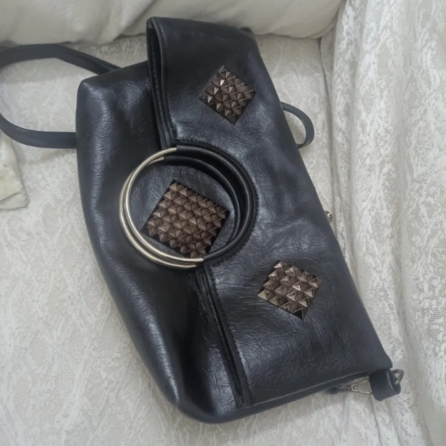 کیف مشکی دسته فلزی