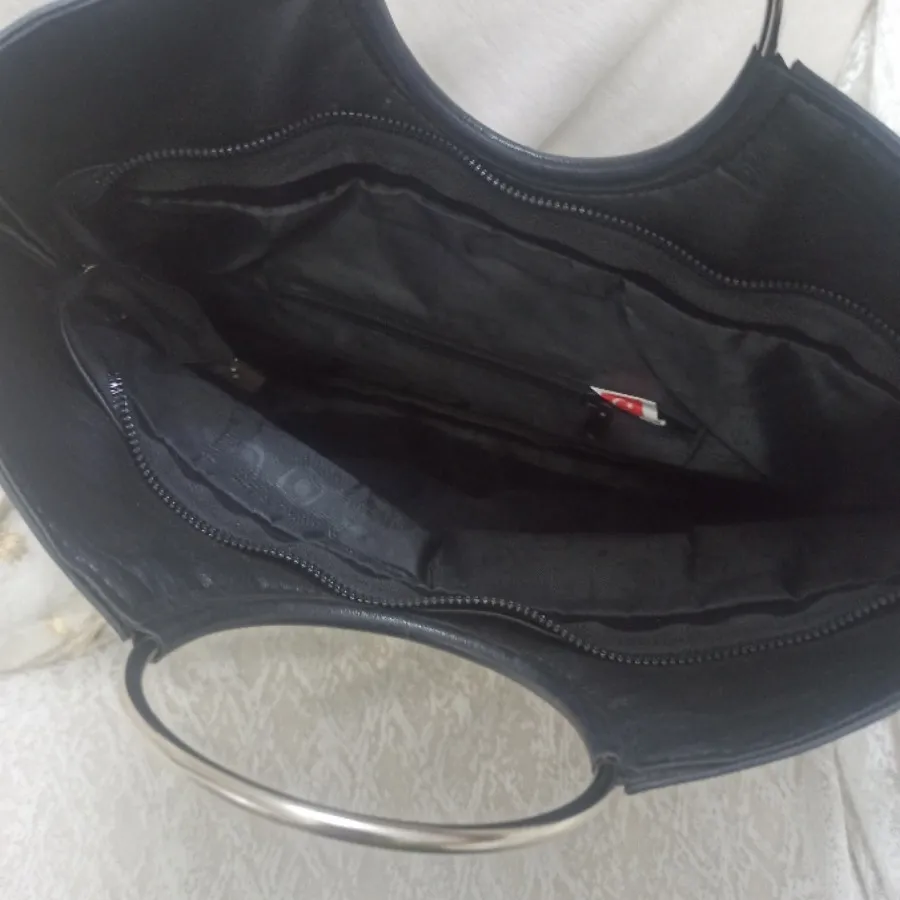 کیف مشکی دسته فلزی