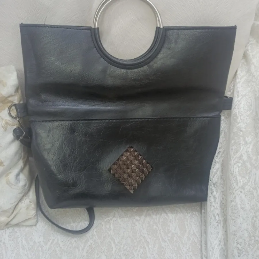 کیف مشکی دسته فلزی