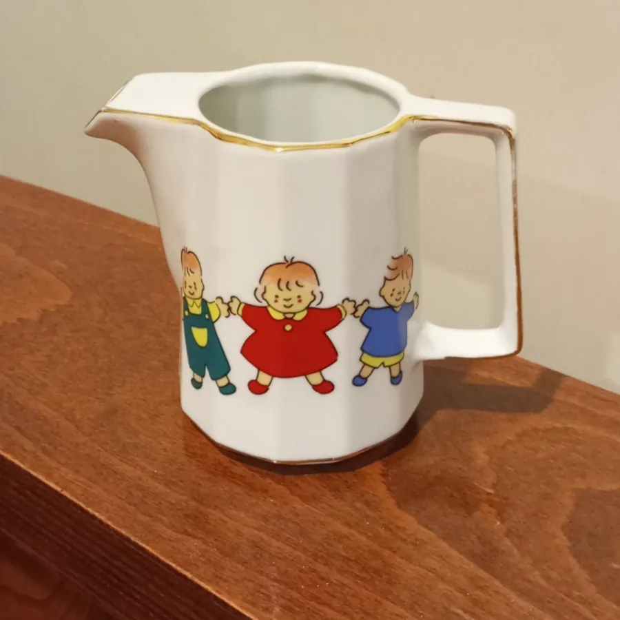 شیر جوش و پارچ کودک