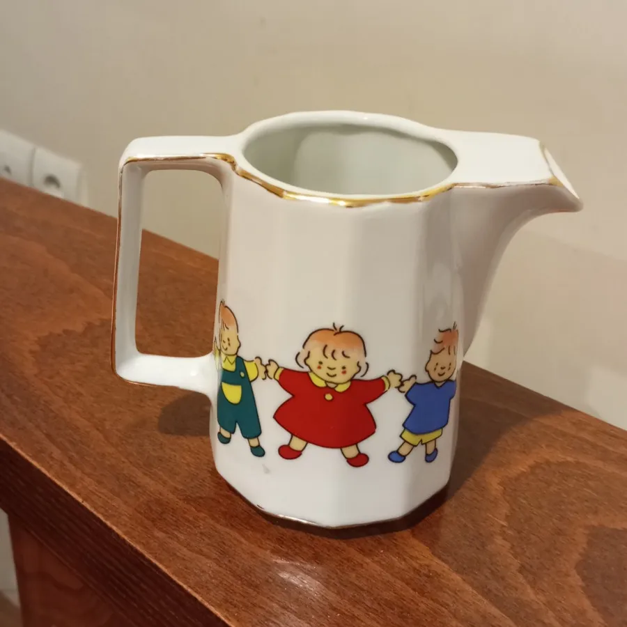 شیر جوش و پارچ کودک