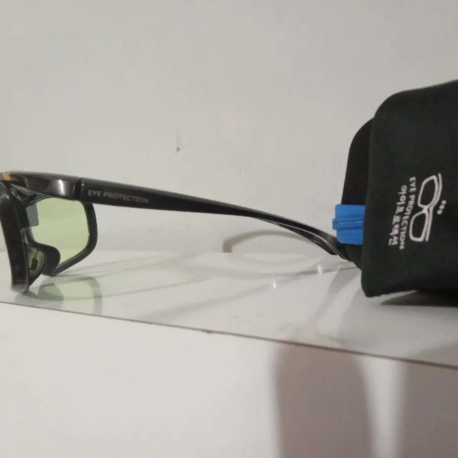 عینک فیلتر نور آبی