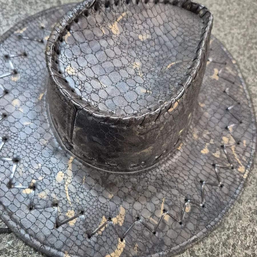 کلاه لبه دار