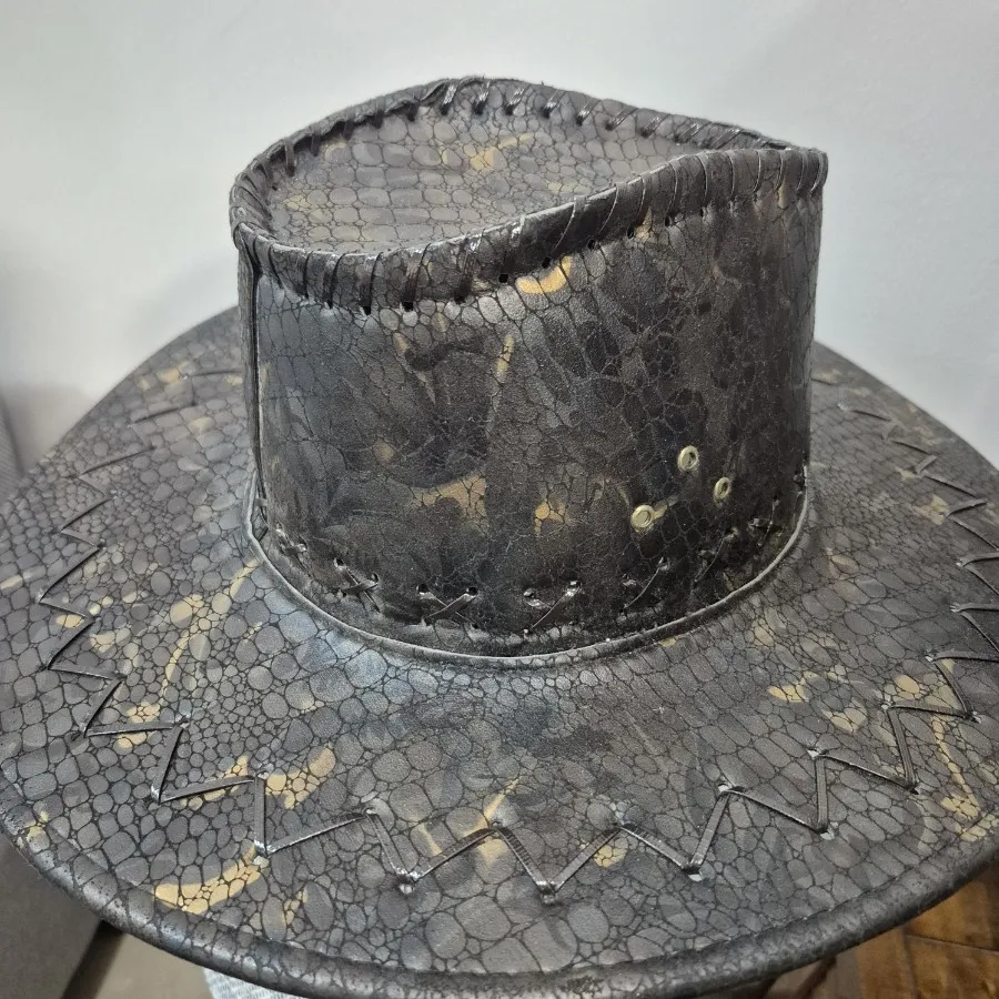 کلاه لبه دار