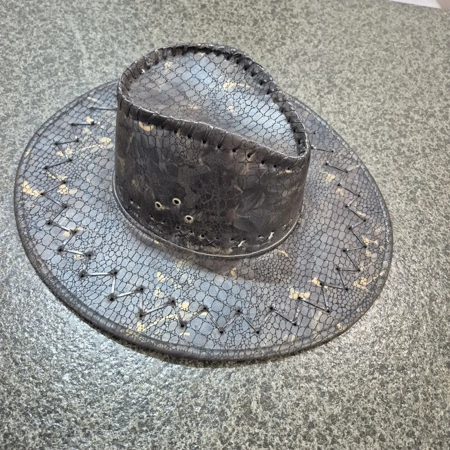 کلاه لبه دار