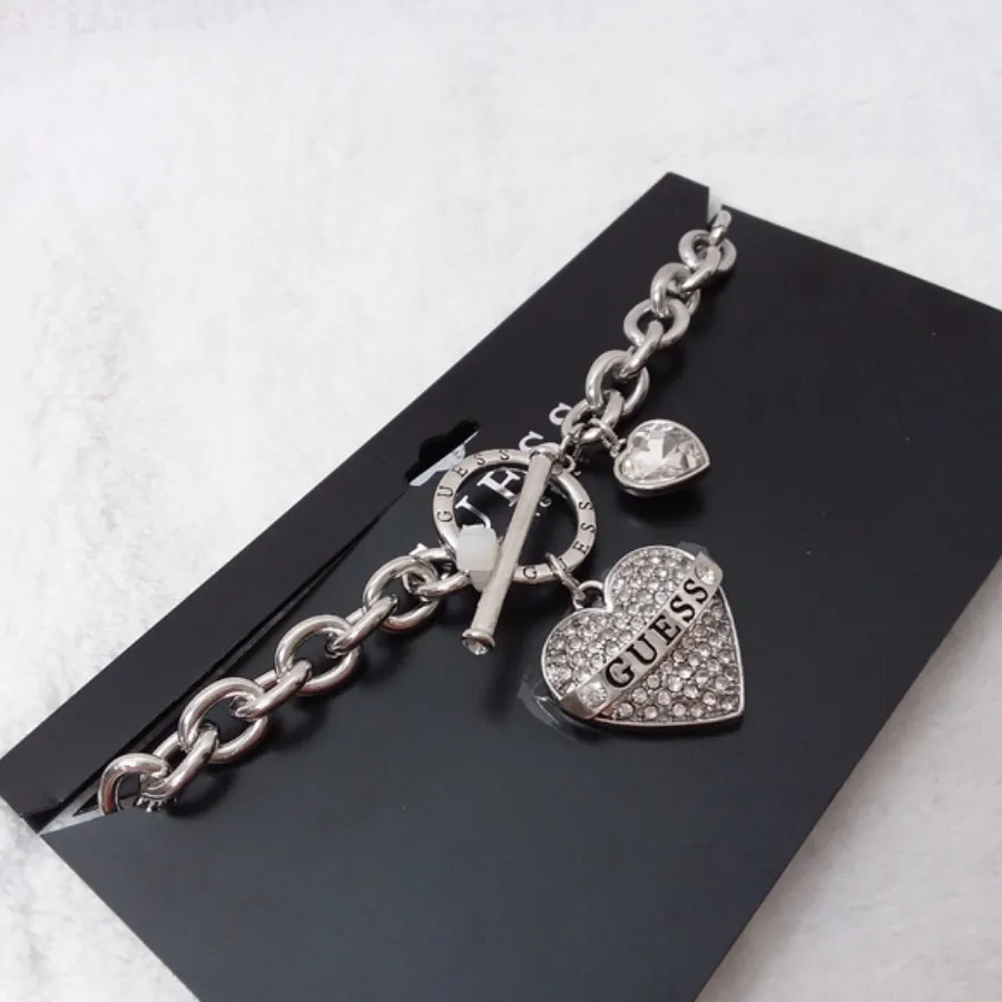 دستبند برند Guess