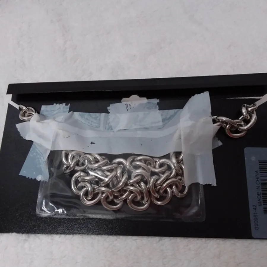 دستبند برند Guess