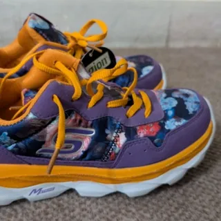 کفش اسکیچرز