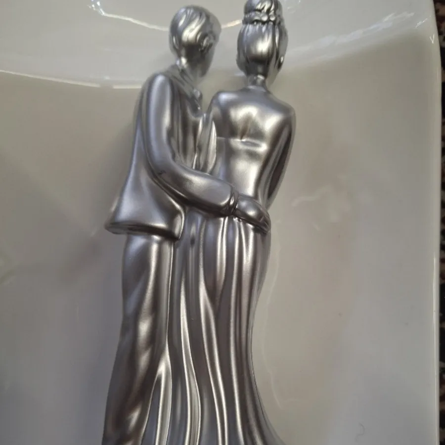 مجسمه عروس و داماد