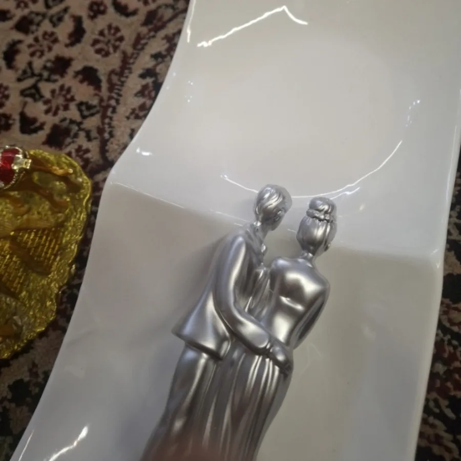 مجسمه عروس و داماد