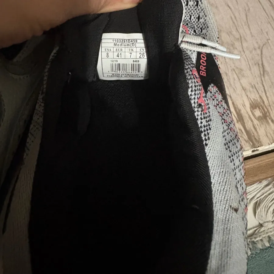 دو جفت کفش اسپرت