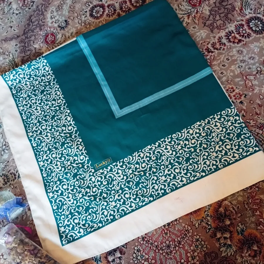 شال منگوله دار