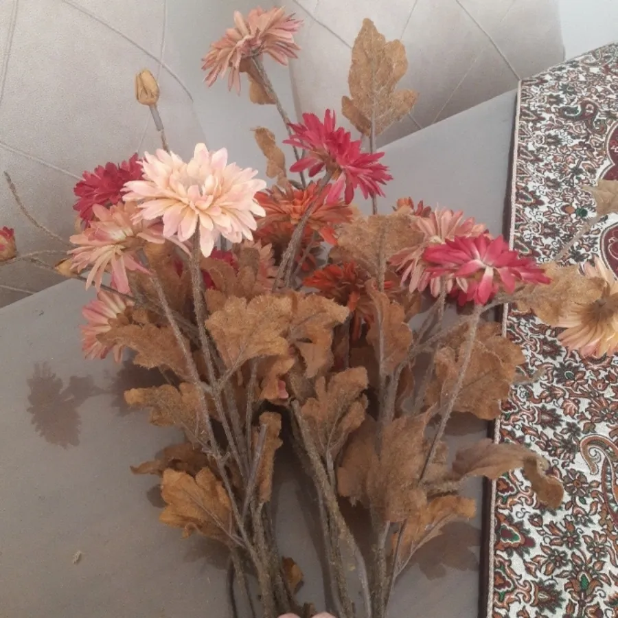 گلدان و گل مصنوعی