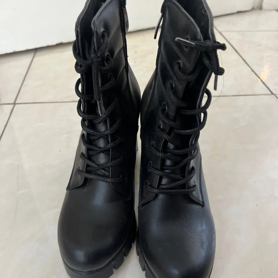 نیم بوت پاشنه بلند