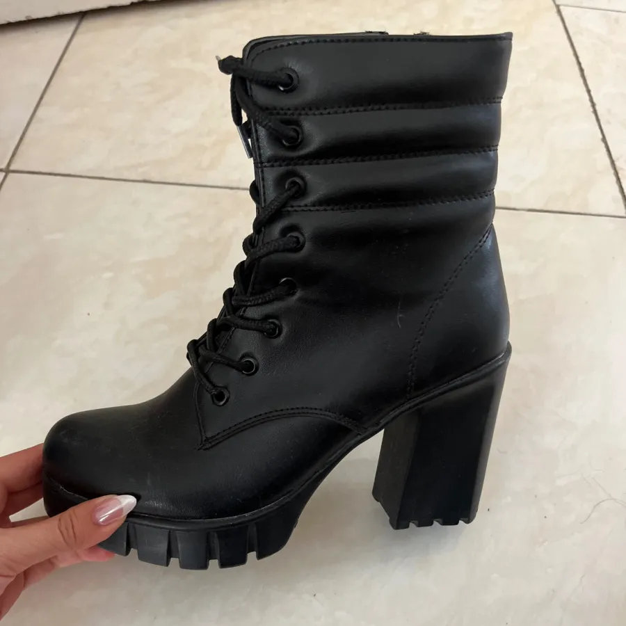 نیم بوت پاشنه بلند