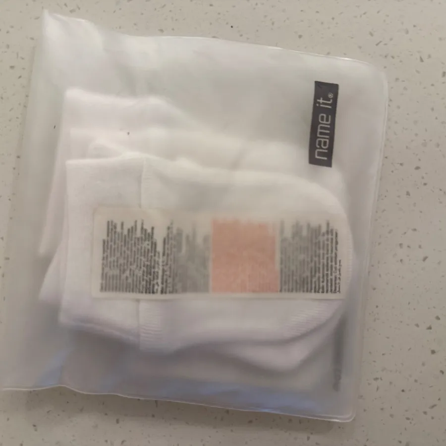 جوراب و دستکش نوزادی