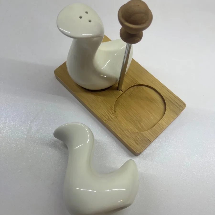 نمکدان سرامیکی زیره چوبی