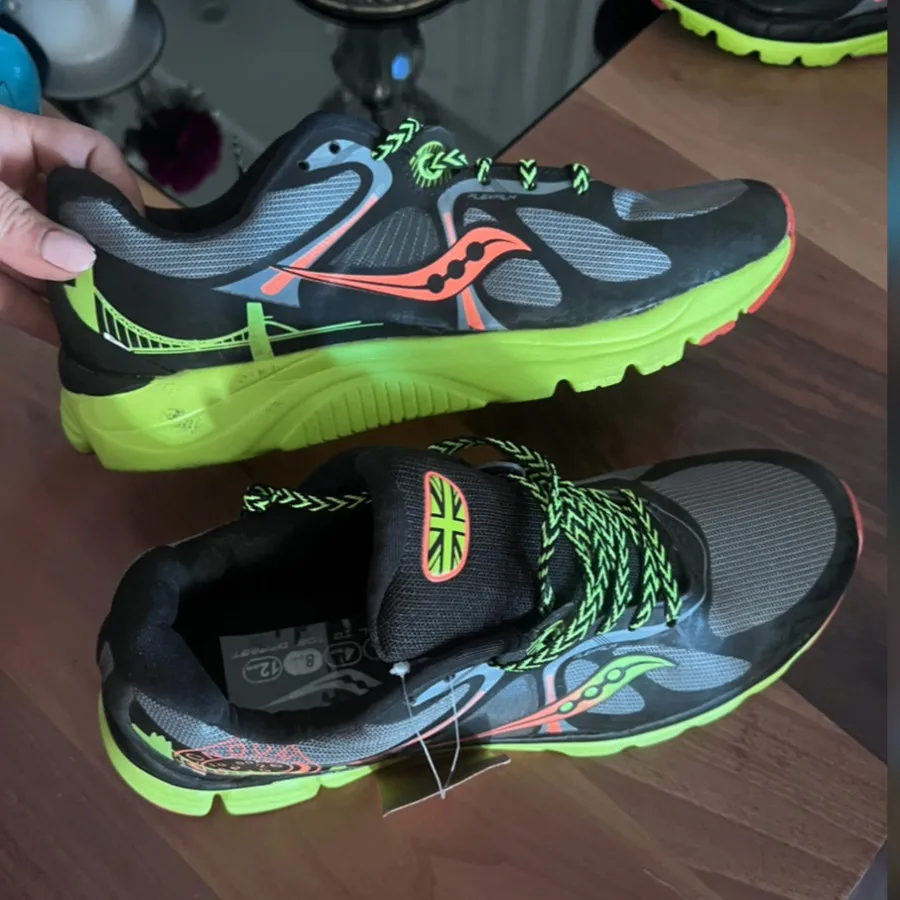 کفش کتونی ساکنی