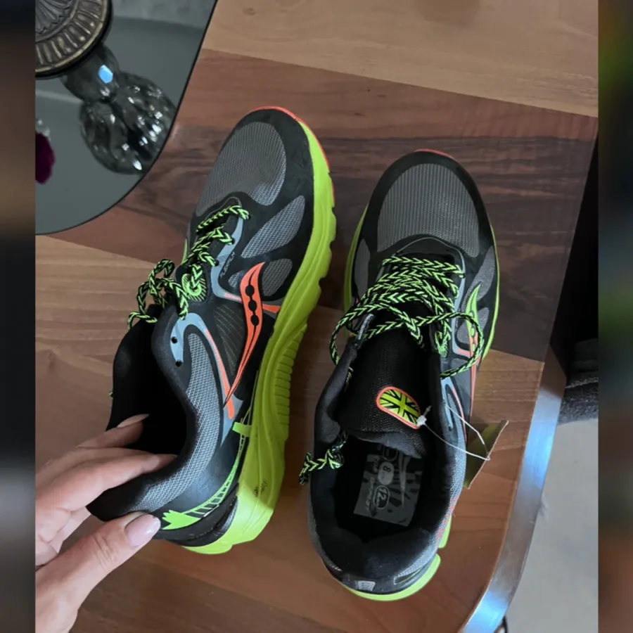 کفش کتونی ساکنی