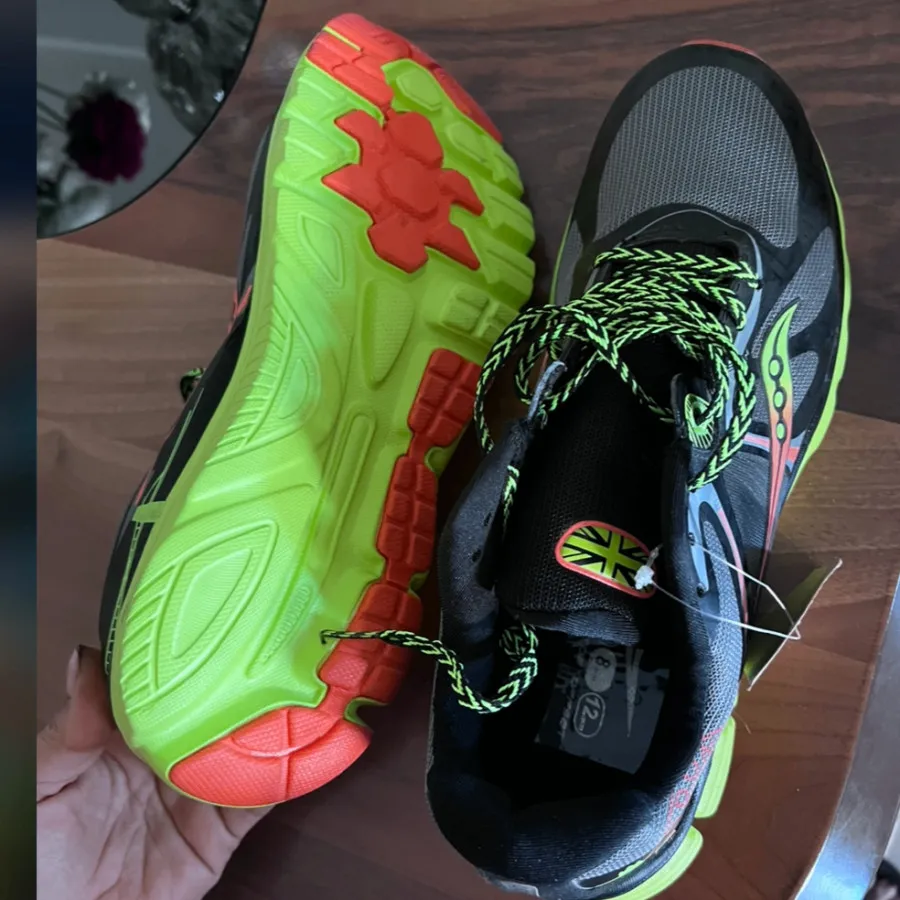 کفش کتونی ساکنی