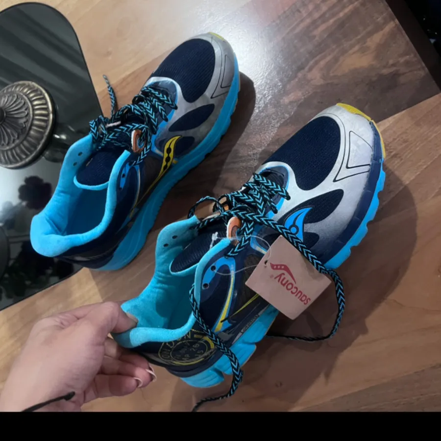 کفش کتونی ساکنی