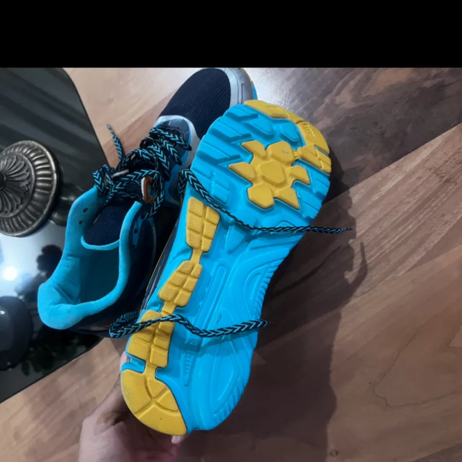 کفش کتونی ساکنی