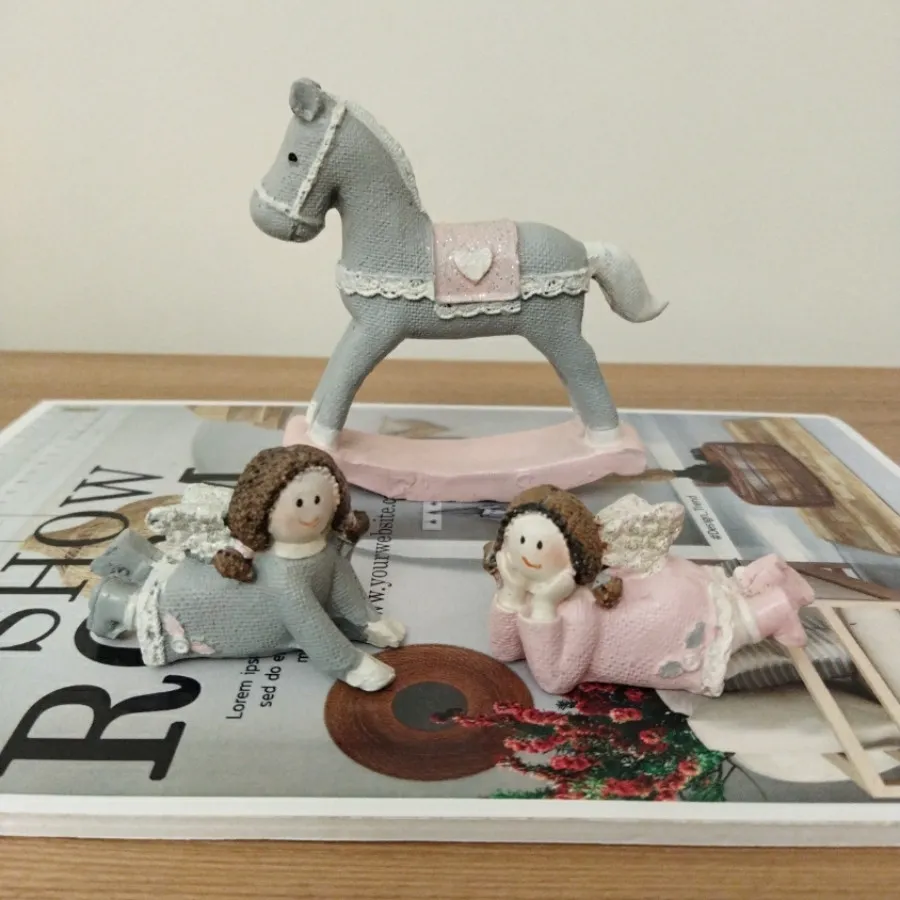 مجسمه اسب و فرشته