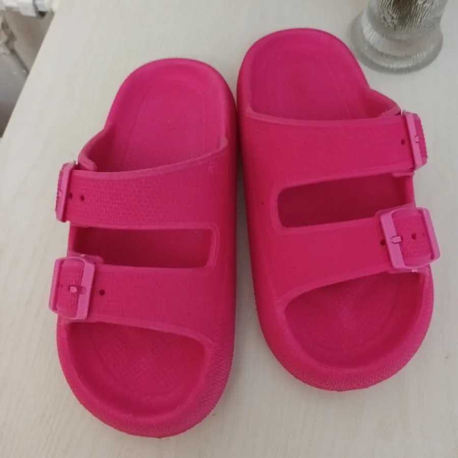 دمپایی سرخابی