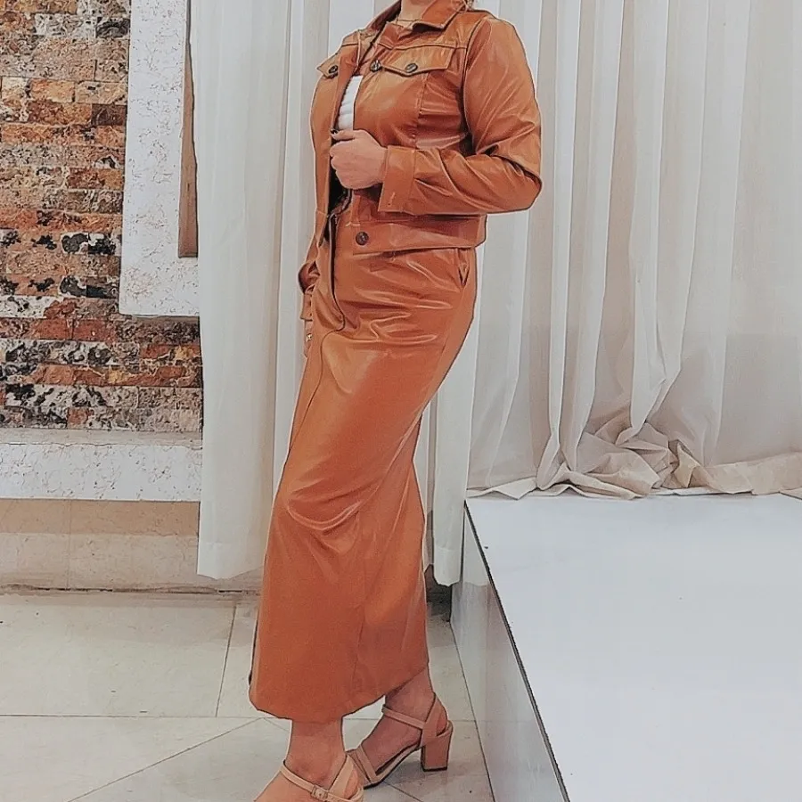 کت و دامن چرم