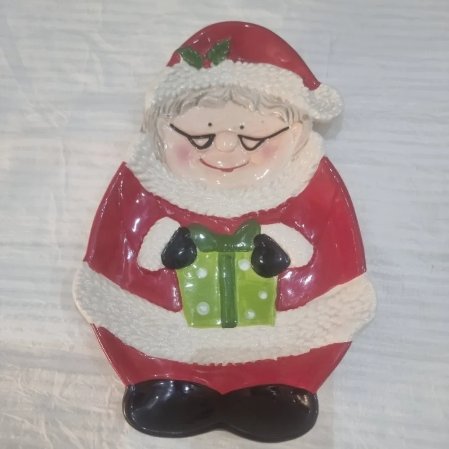 مجسمه ماما نویل