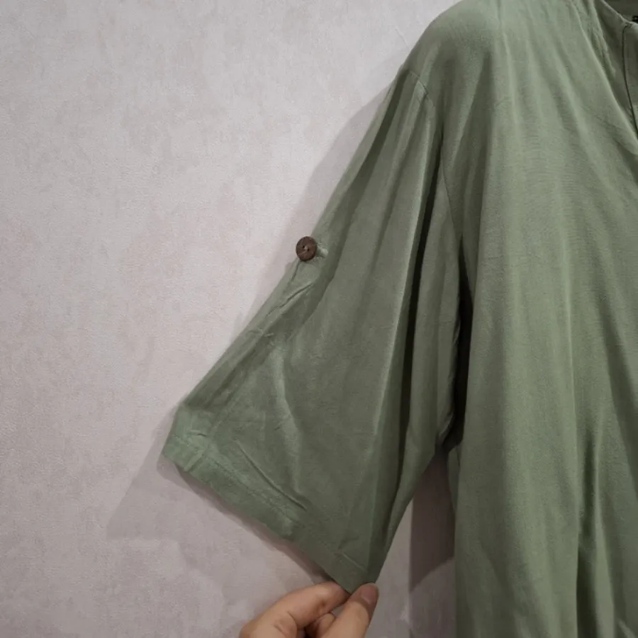 شومیز سبز جلو بسته