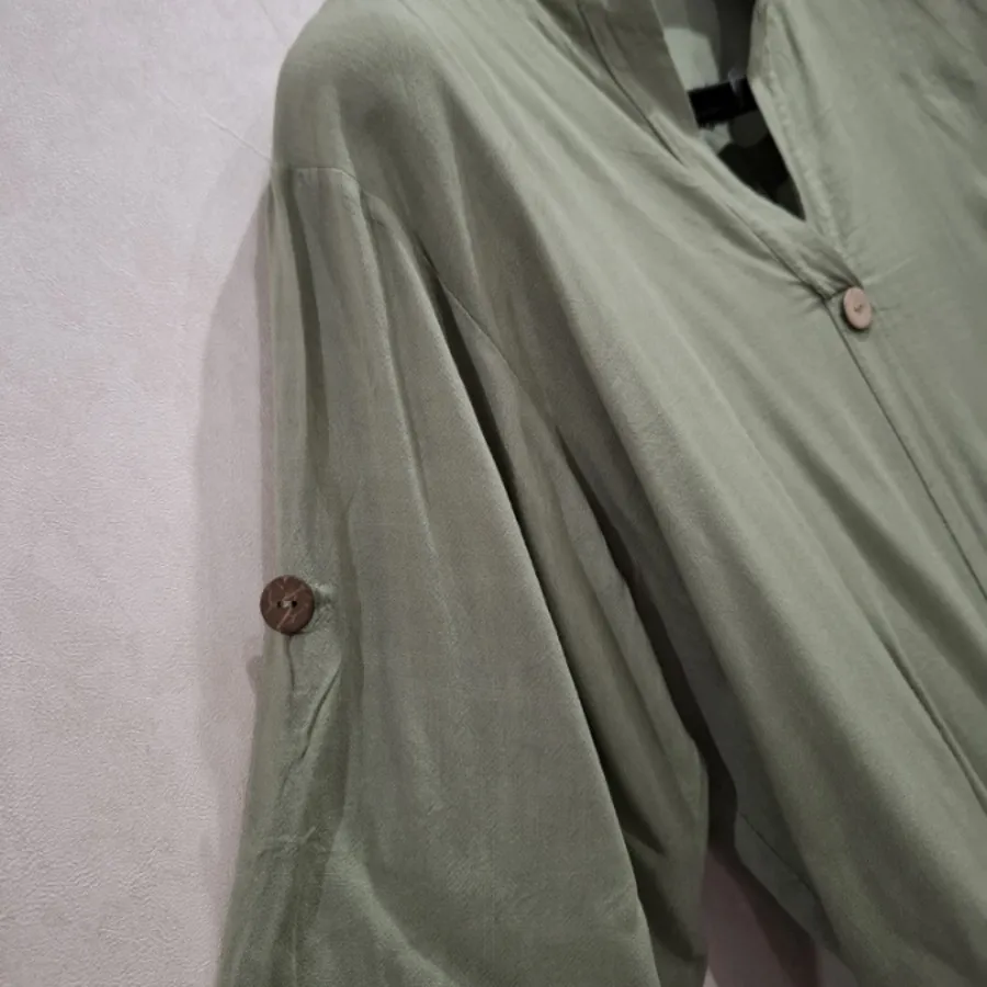 شومیز سبز جلو بسته