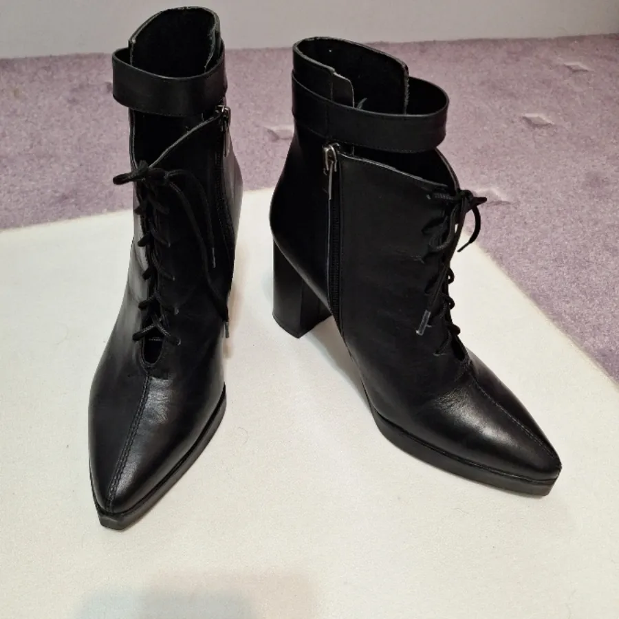 نیم بوت تمام چرم