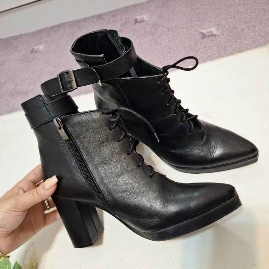 نیم بوت تمام چرم