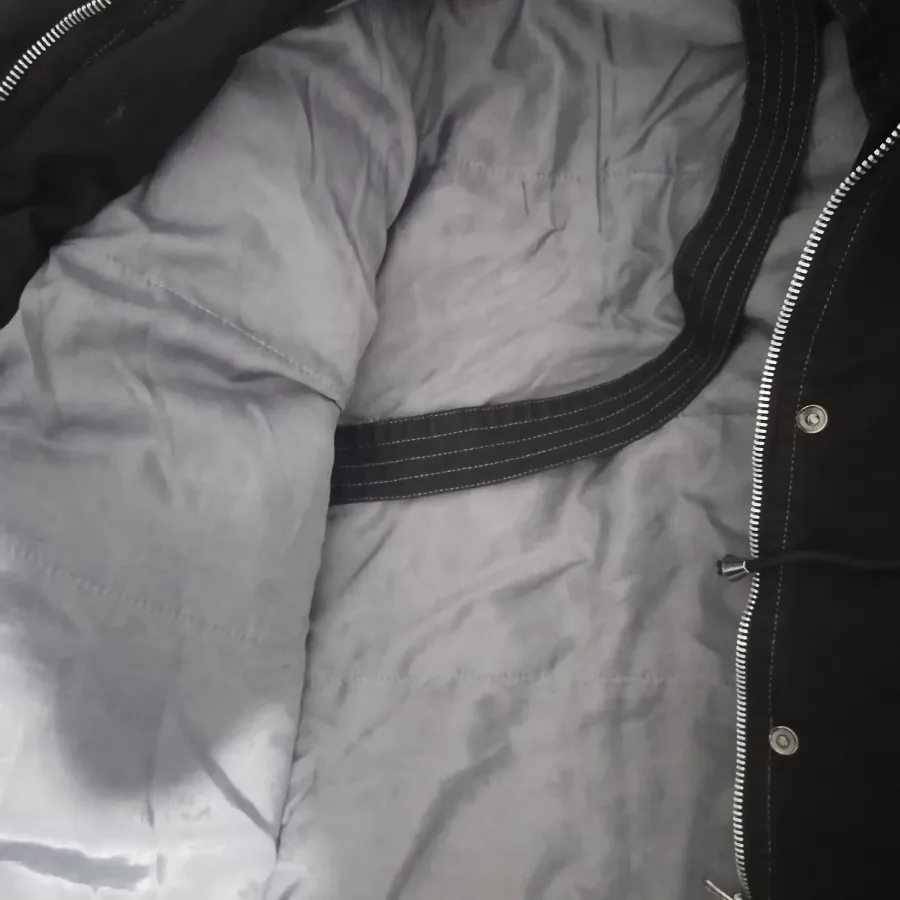 کاپشن اوور سایز لوسیفر