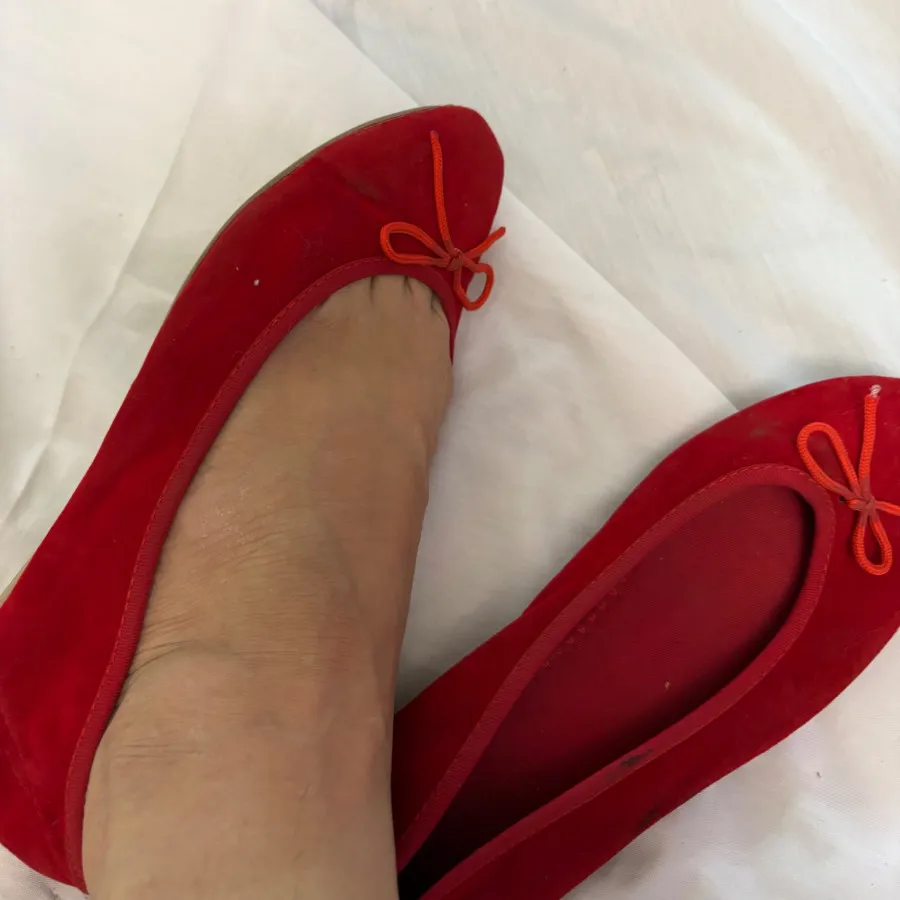 کفش گوجه ای برند منگو