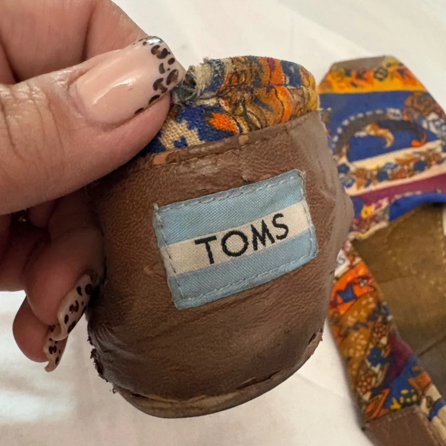 کفش برند تامز