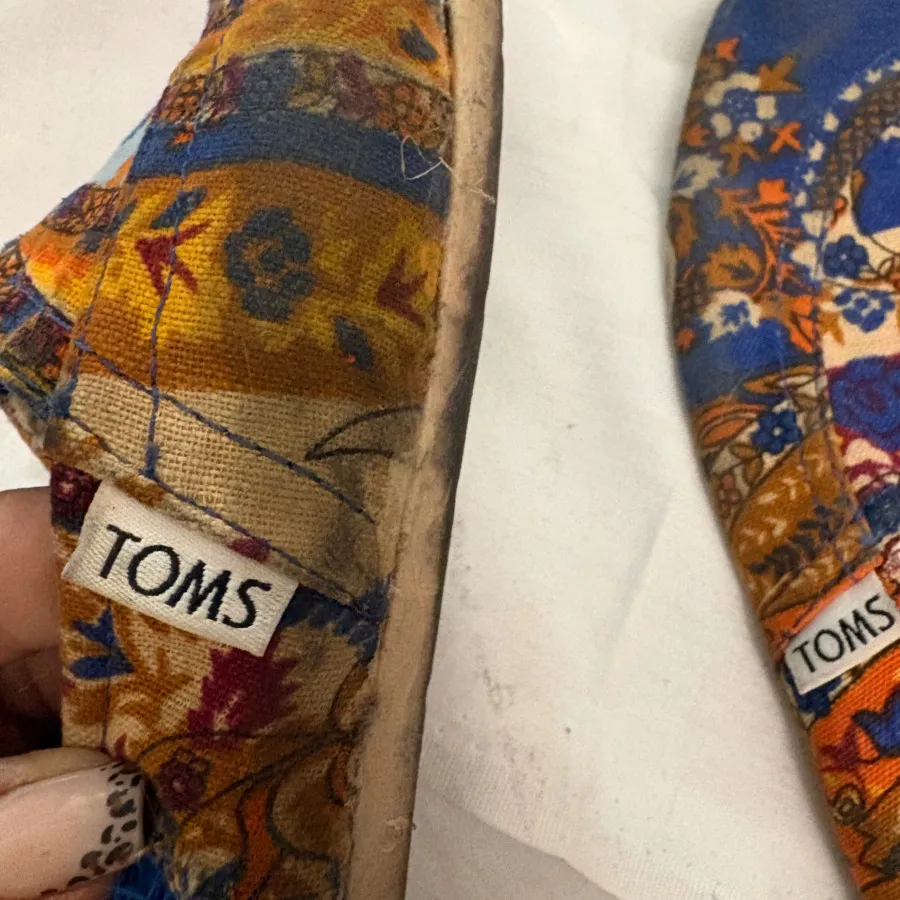 کفش برند تامز