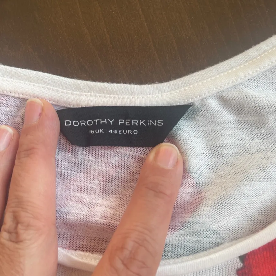 بلوز رز قرمز