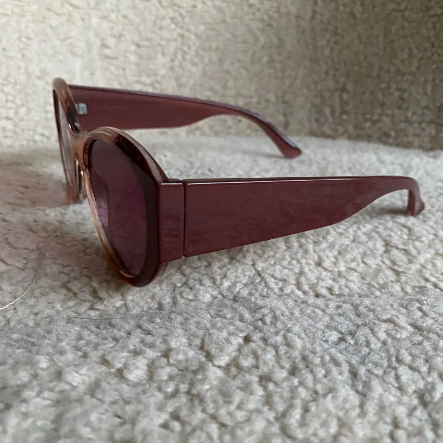 عینک آفتابی گربه ای