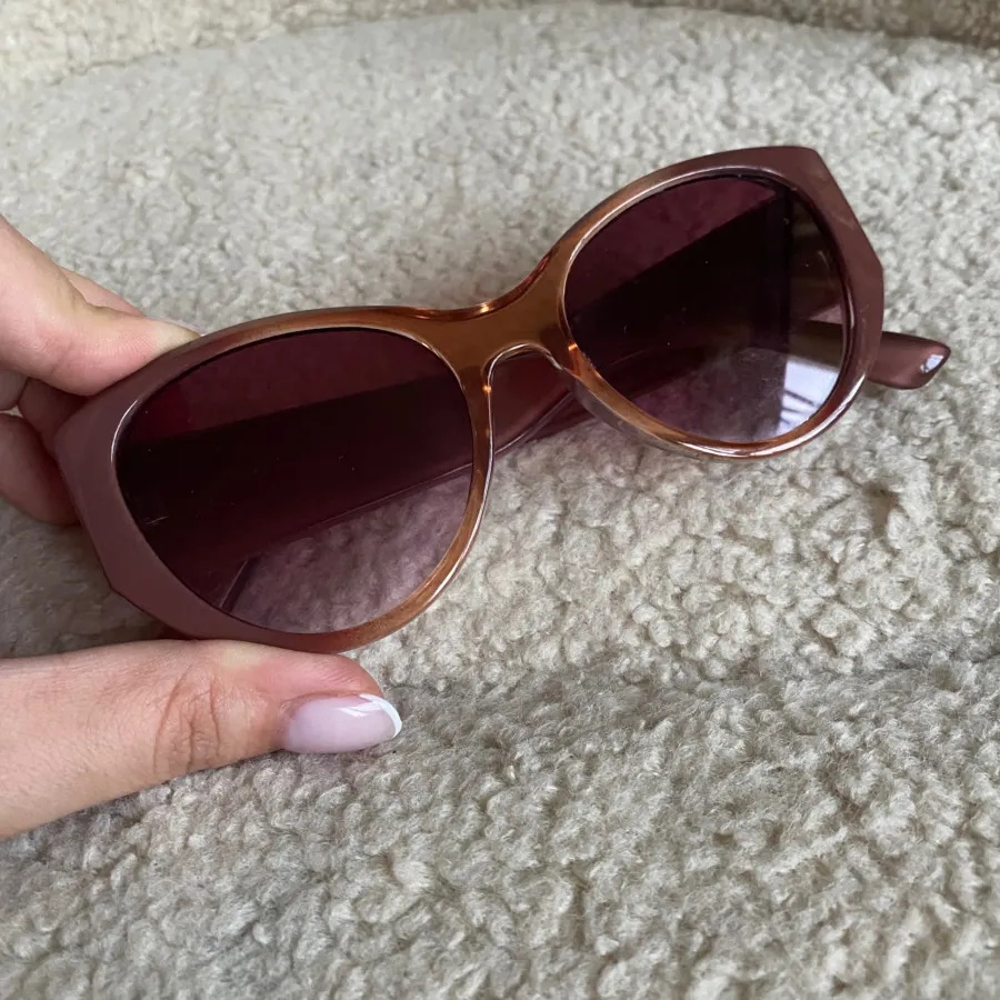 عینک آفتابی گربه ای