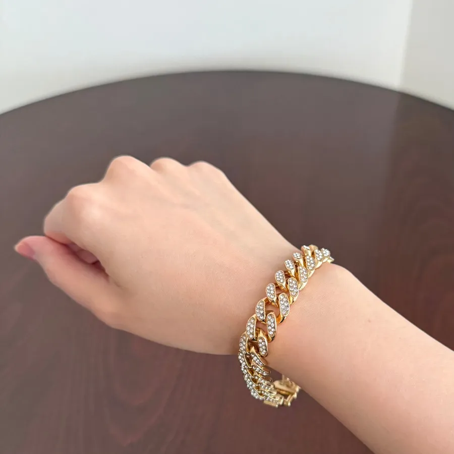 دستبند کارتیه رنگ ثابت