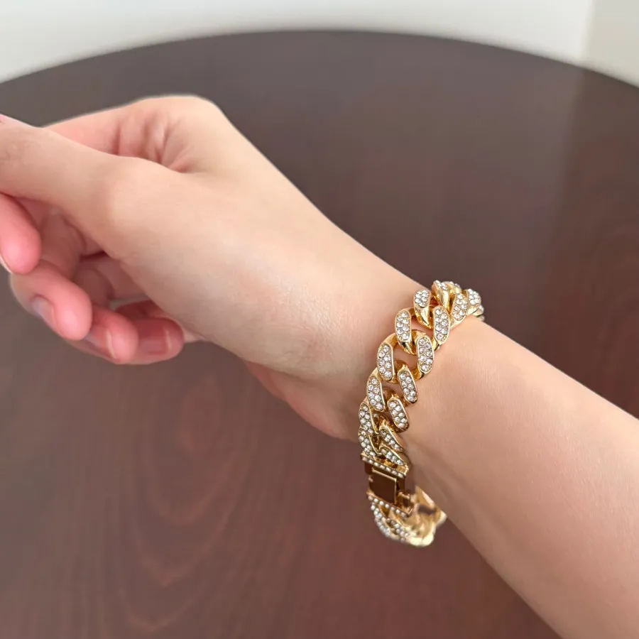 دستبند کارتیه رنگ ثابت