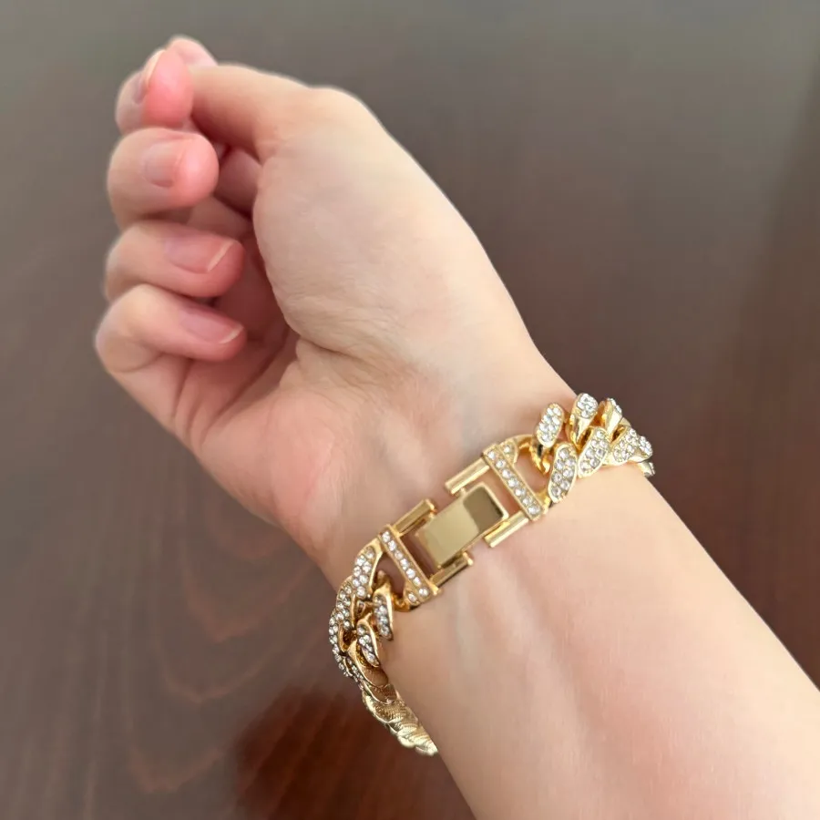 دستبند کارتیه رنگ ثابت