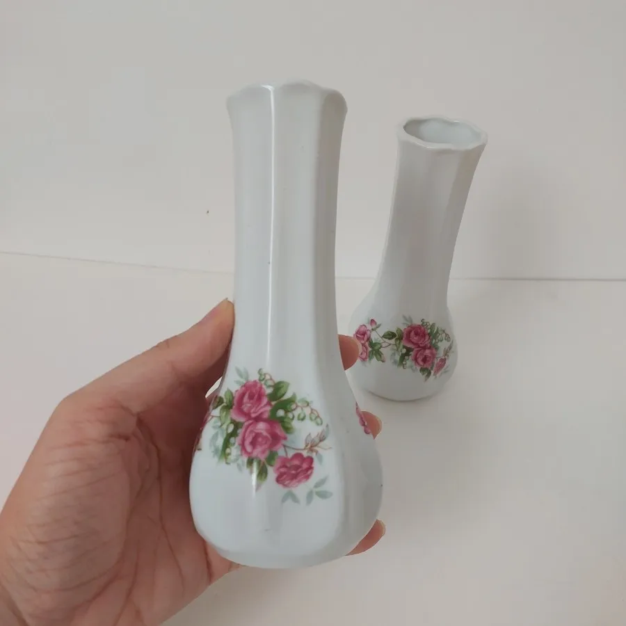 گلدان چینی گل قرمز