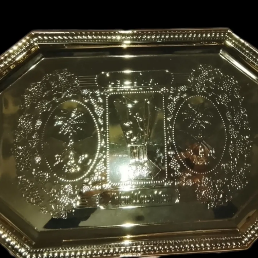 سینی آب  طلا‌ کاری شده