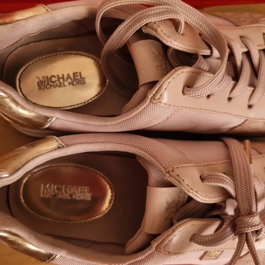 کتونی مایکل کورس