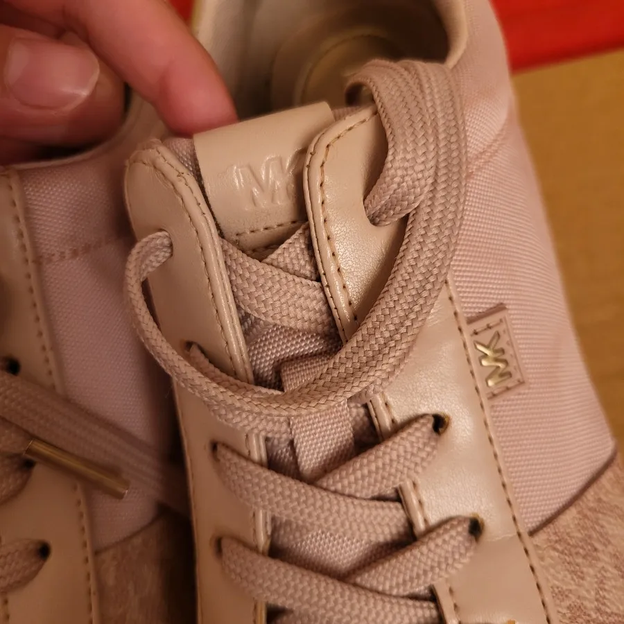 کتونی مایکل کورس