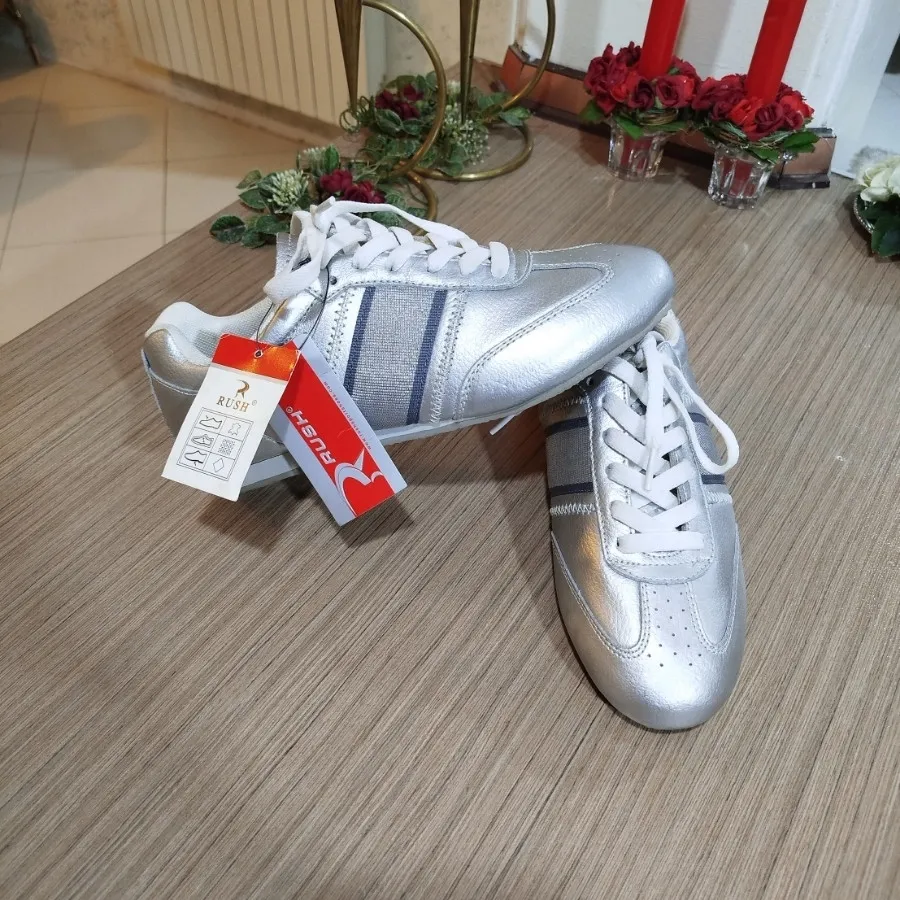 اسنیکرز نقره ای