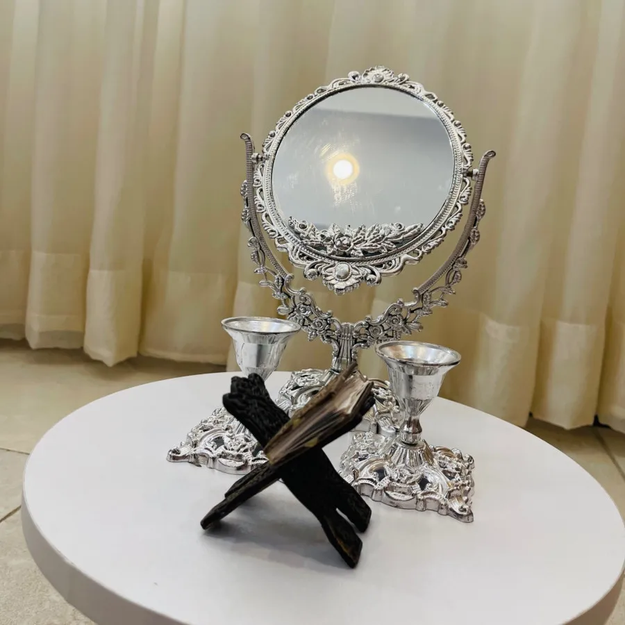 آیینه و شمعدان